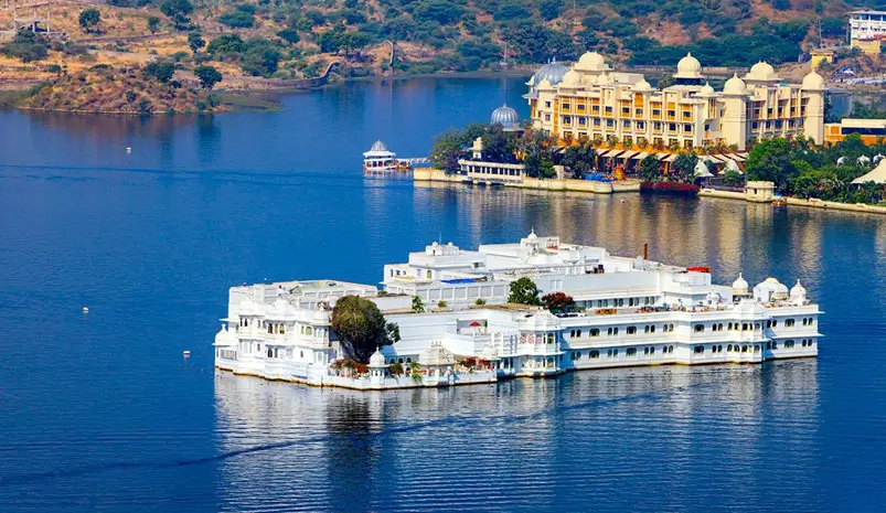 Udaipur Boat Rides: Sunrise & Sunset Experiences on the Lakes of the City of Palaces